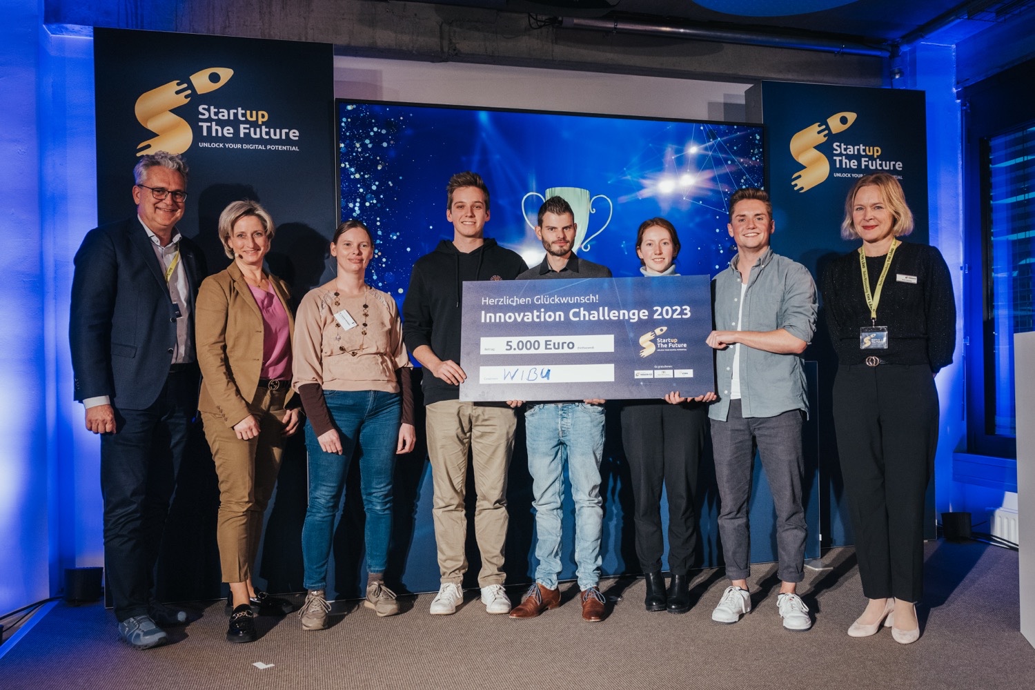 Gewinner der Innovation Challenge bei Start-Up The Future Gewinnerteam der Innovation Challenge erhält Preisgeld für ein digitales Lösungskonzept aus dem 48-stündigen Hackathon