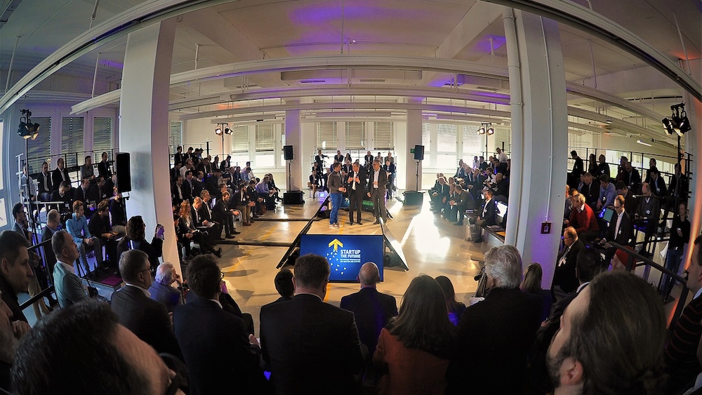 Besondere Podiumsbühne von „Start-Up The Future“ als Plattform für Industrie 4.0, Start-ups und digitale Transformation