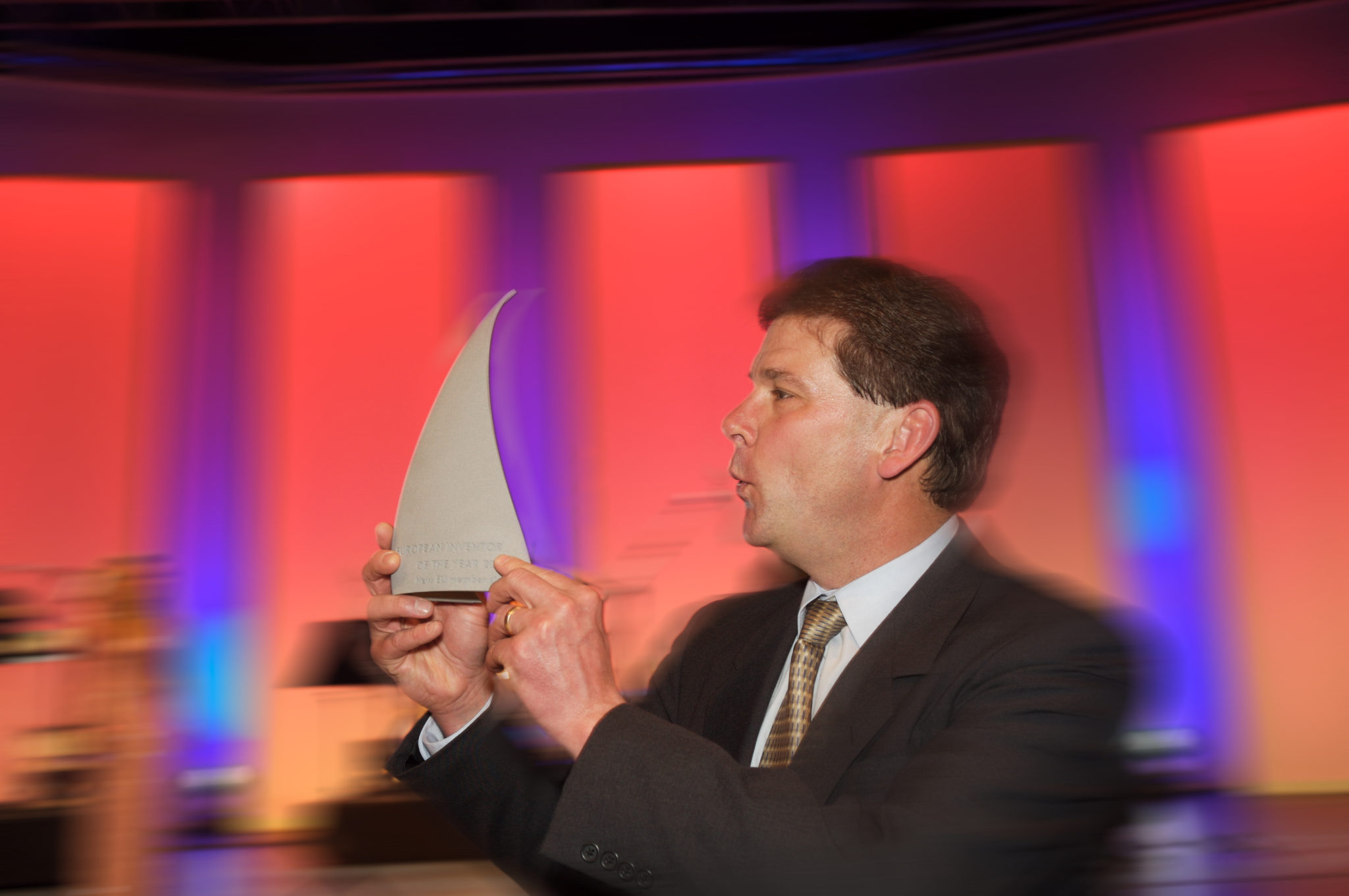 Award des European Inventor of the Year Innovationspreises Nahaufnahme des Awards der European Inventor of the Year Preisverleihung für europäische Innovationskraft.