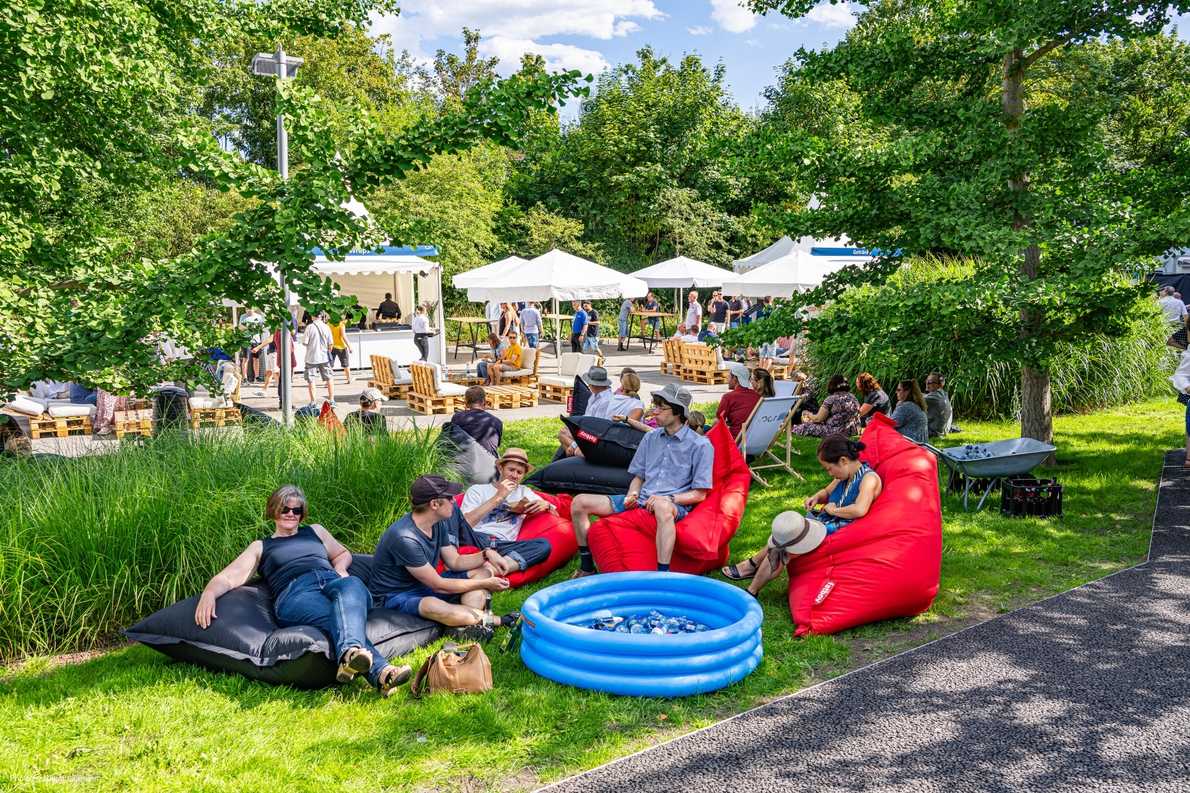 Chill-out area at the TRUMPF Business Festival A relaxed chill-out area at the TRUMPF Festival 100, as part of the Business Festival conceived by what when why