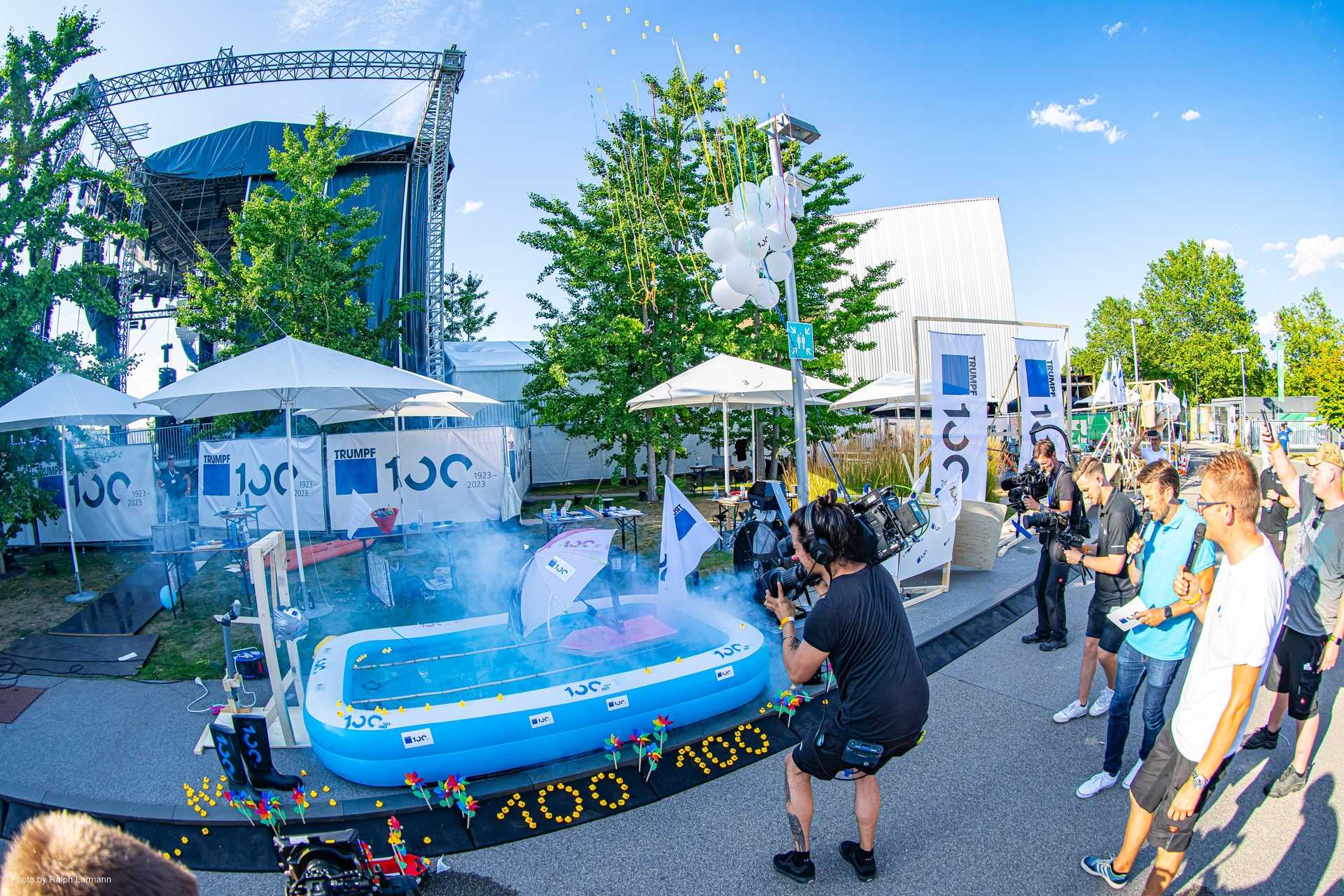 Interactive streaming at the TRUMPF 100 Festival A camera crew is producing interactive streaming formats at the TRUMPF 100 Festival, featuring creative festival staging